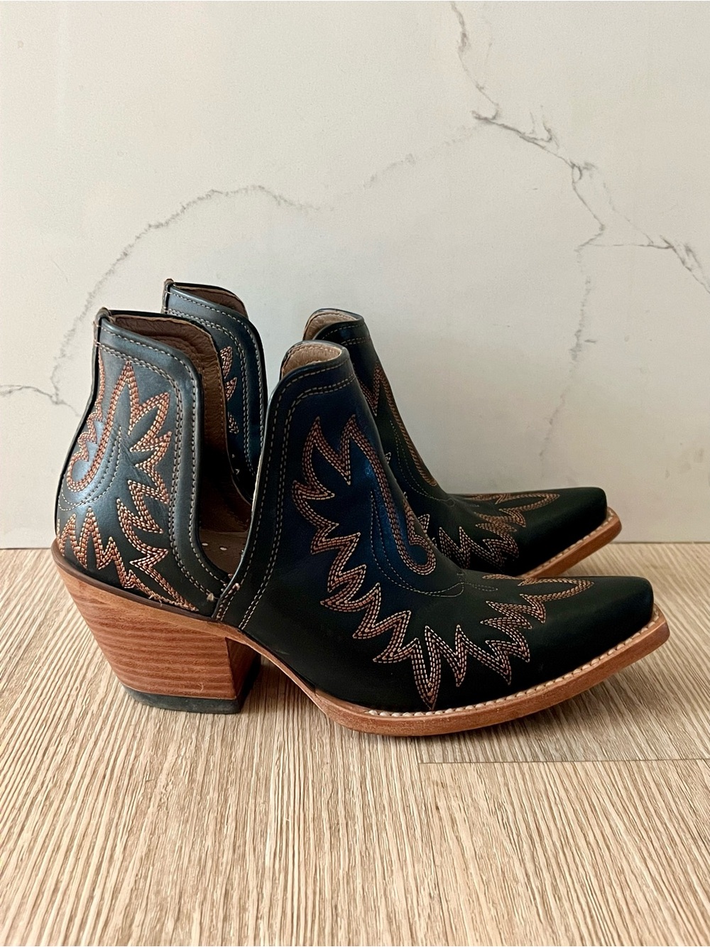 Ariat Dixon Leather Booties